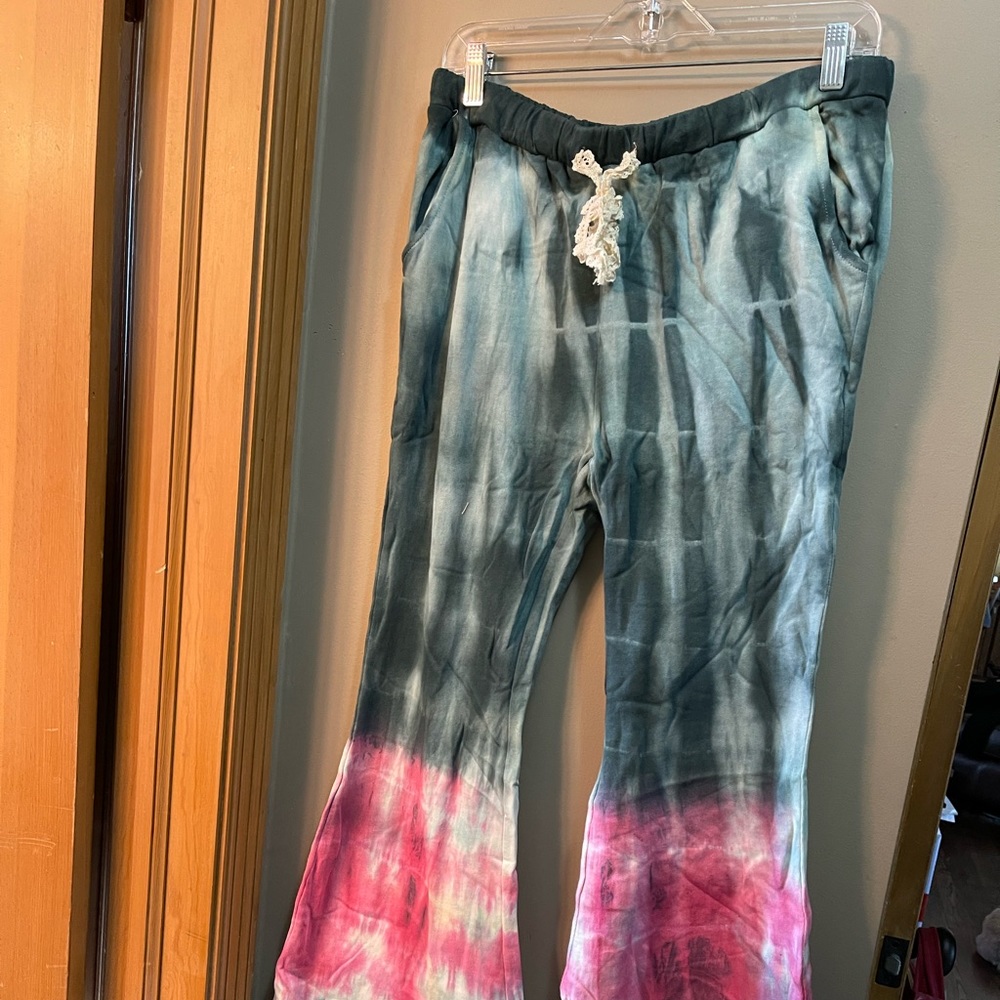 POL Tie Dye Boho Flare Leg Sweatpants New in Package - Picture 4 of 6